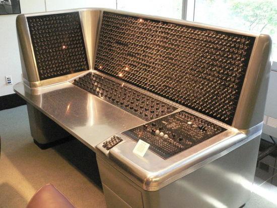 1948年,IBM推出可选序列电子计算器