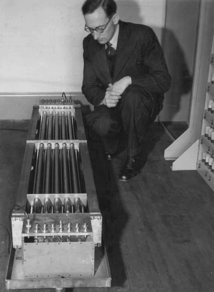 1947年威尔克斯和EDSAC